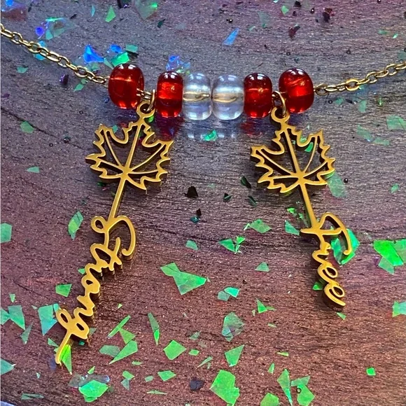 🇨🇦 Strong & Free Necklace 🇨🇦 - Picture 8 of 13